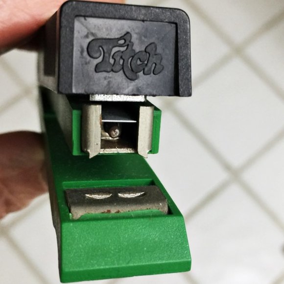 Vintage Titch Stapler Tiny Mini Small Green Black Plastic Germany 3 1/2" - Picture 5 of 9